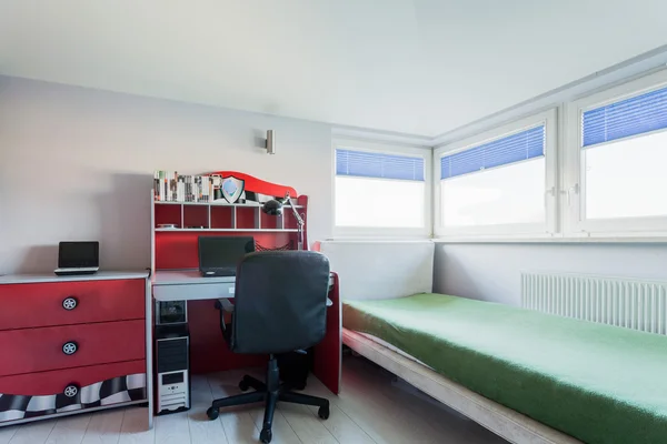 Moderní dospívající pokoj v bytě — Stock fotografie