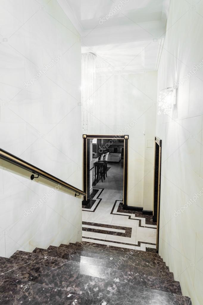 Scale allinterno della casa in stile barocco — foto stock ... Scale interno casa