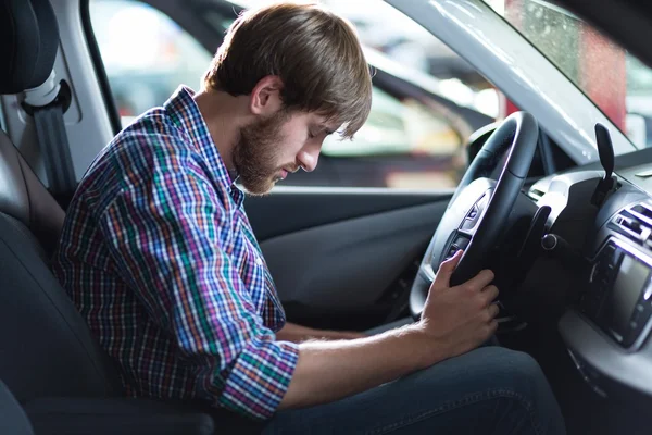 Driver having problem with car — Stock Photo, Image