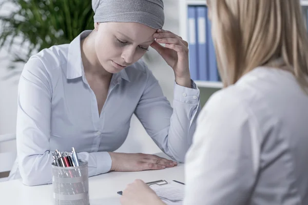 Worried sick woman — Stock Photo, Image