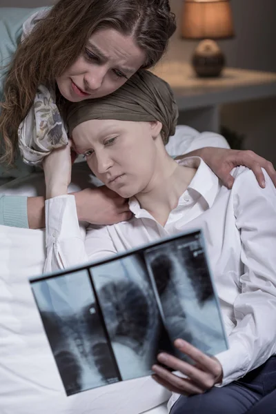 Elegante zakenvrouw en vriend — Stockfoto