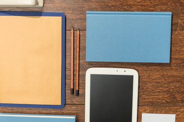 Tablet and book — Stock Photo, Image