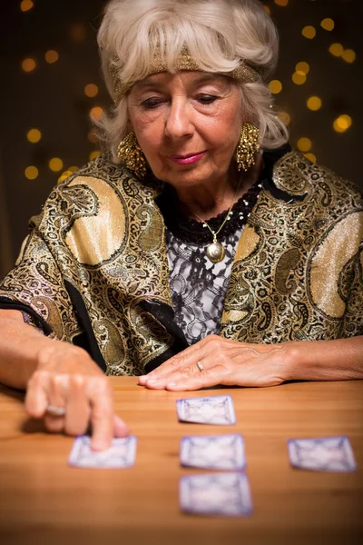 Tarot reader telling someones fortune — Stock Photo, Image