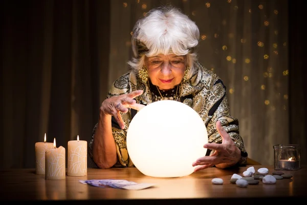 Foretelling future from crystal ball — Stock Photo, Image