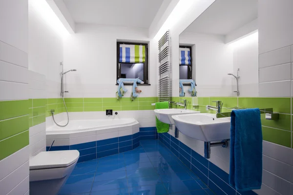 Nowoczesna łazienka kolorowe wnętrze — Zdjęcie stockowe