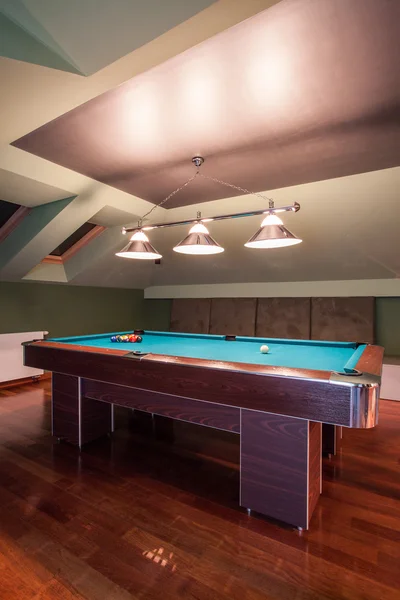 Pool table in game room — Stock Photo, Image