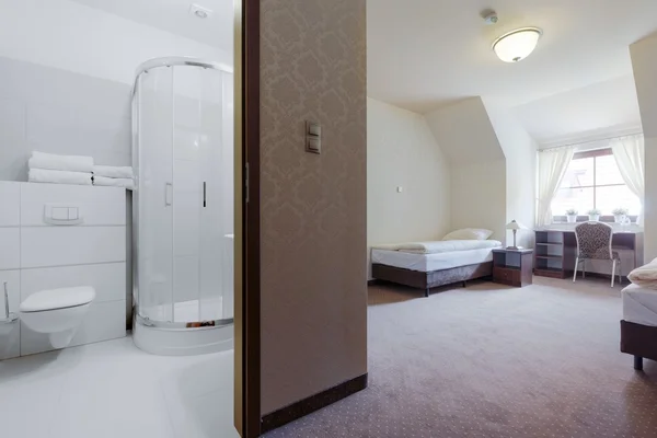 Hotel room with private bathroom — Stock Photo, Image