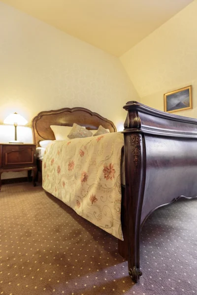 Роскошный интерьер спальни — стоковое фото