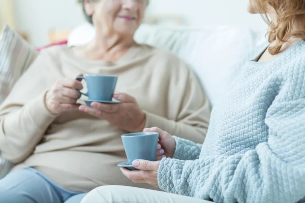 Twee oudere vrouwen — Stockfoto