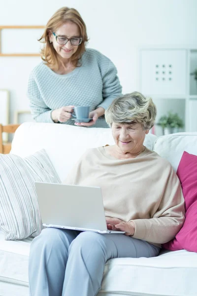 Senior female with laptop — Stock Photo, Image