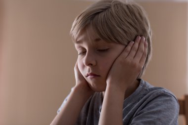 Kapalı gözlü çocuğun