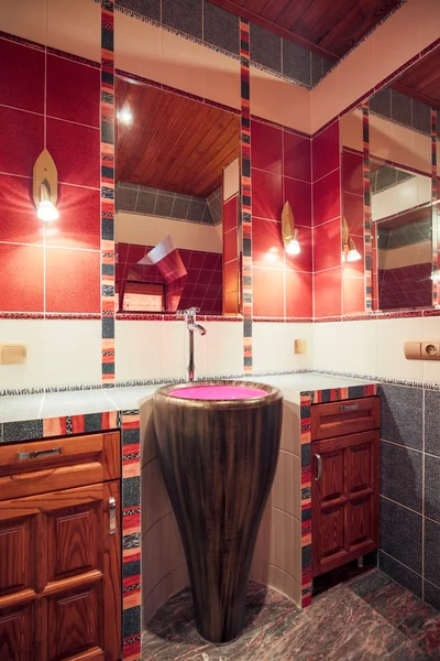 Bathroom in colonial style house — Stock Photo, Image