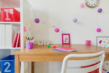 Modern çocuklar için çalışma yer
