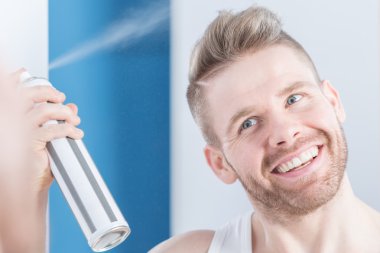 Yeni saç modeli püskürtme