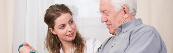 Mit Hantelübungen gesund werden — Stockfoto