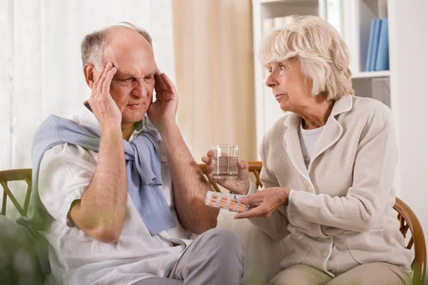 Man with migraine with wife — Stock Photo, Image