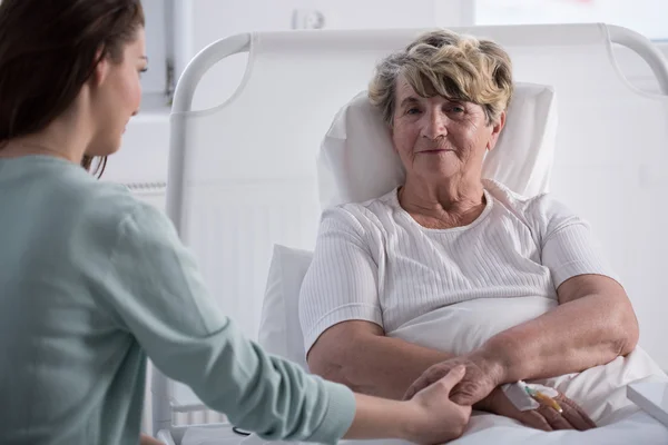 Helpful daughter and sick mother — Stock Photo, Image