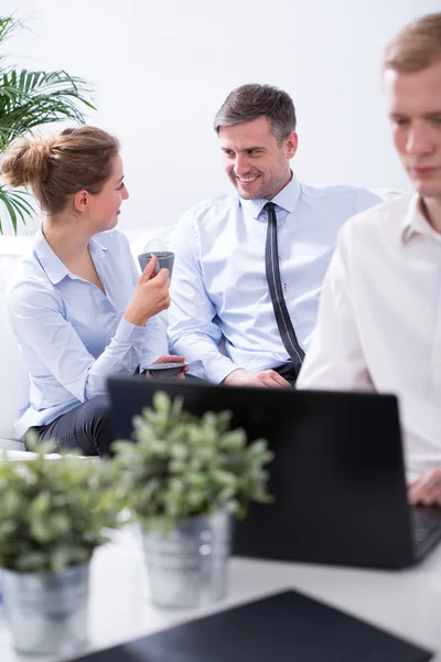 Dois empregados em pausa — Fotografia de Stock