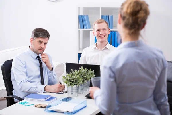 Sekreterare och affärsmän — Stockfoto