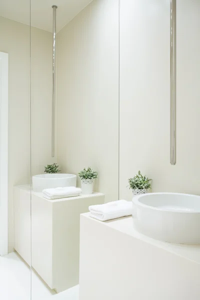 Bianco interno toilette pulita — Foto Stock