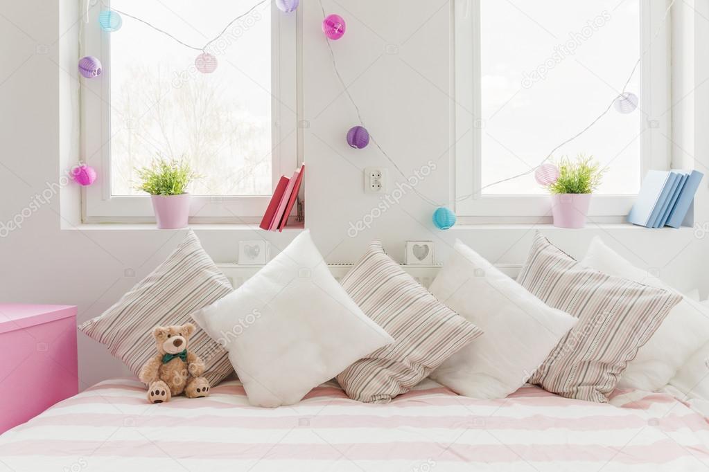 Cómodo sofá blanco — Foto de stock © photographee.eu #78223498