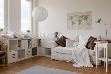 Beyaz modern oturma odası