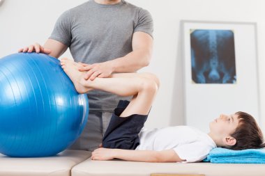 Fitness topu ile egzersiz