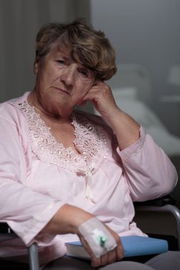 Umut olmadan hasta kadın