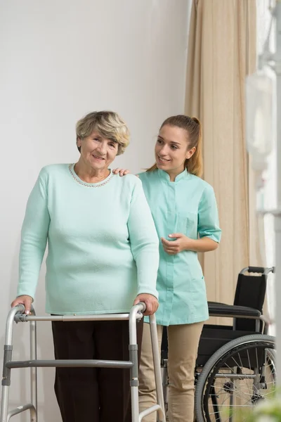 Senior lady with walking problems — Stock Photo, Image