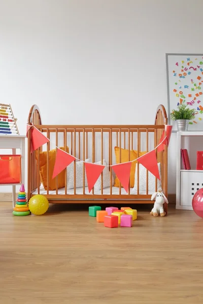 Красива кімната для новонародженої дитини — стокове фото