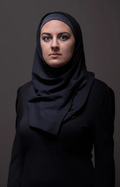 Schöne muslimische Mädchen — Stockfoto