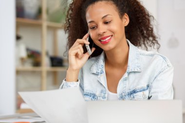 Moda tasarımcısı onu ortak arama