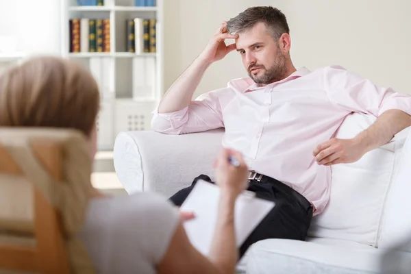 Homme d'affaires avec un problème mental — Photo