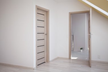 Tavan arası Oda için açık kapı