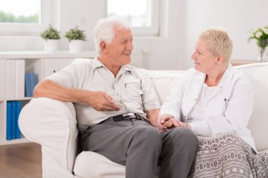 Eski erkek profesyonel bakım sahip