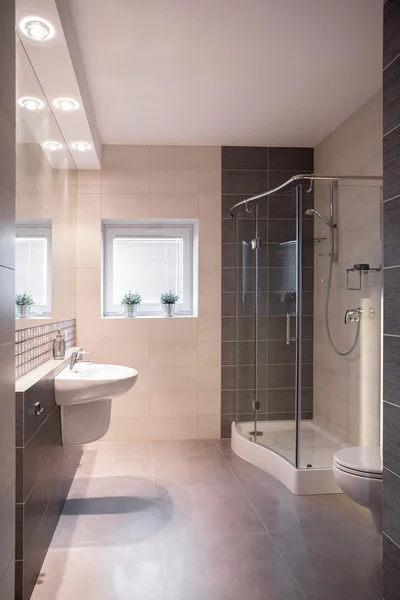 Luxurious refitted bathroom with shower — Stock Photo, Image