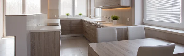 Cozinha elegante na casa moderna — Fotografia de Stock