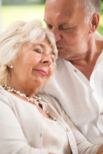 Sleeping wife and caring husband — Stock Photo, Image