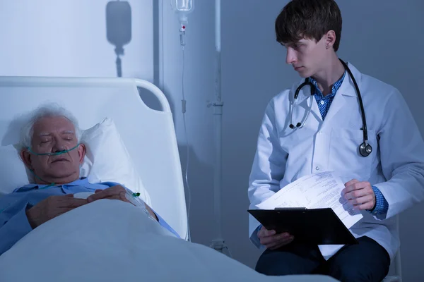 Patient suffering from terminal illness — Stock Photo, Image