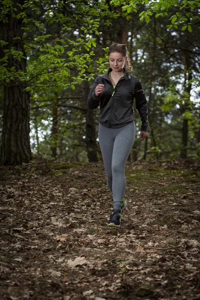 Girl marching in forest — Stock Photo, Image