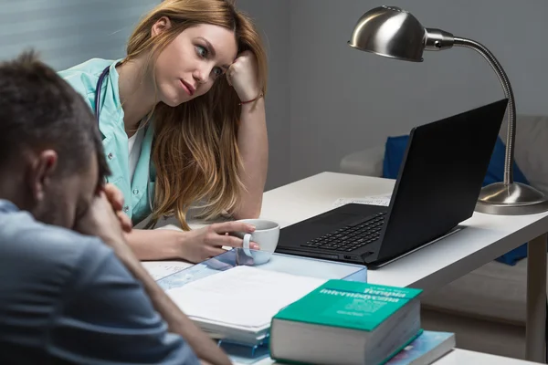 Trött medicinsk personal — Stockfoto