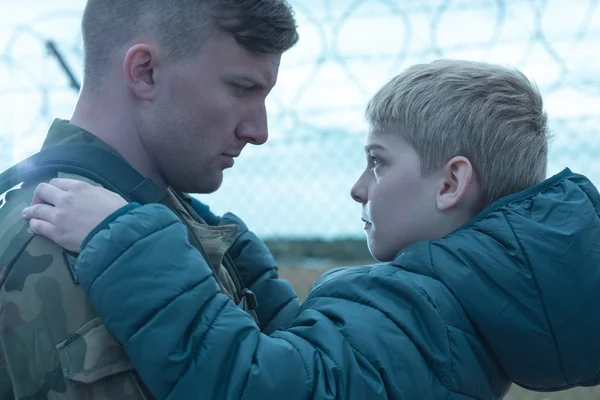 Папа прощается с сыном. Куравлев сын. Сын прощается с отцом офицером. Видео прощания с сыном александра донского. Данис ишмуратов фанисович похороны.