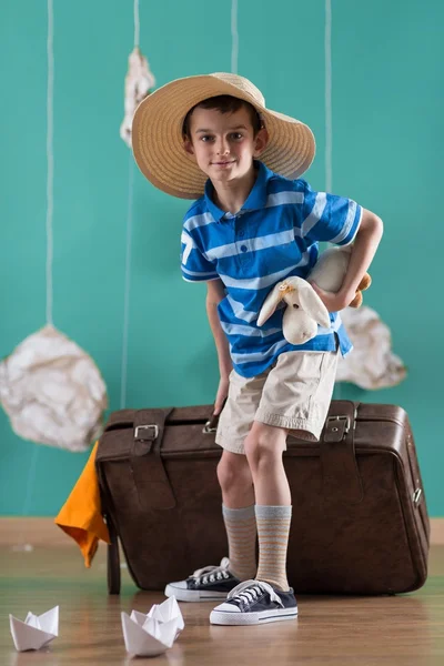Little traveler with big valise — Stock Photo, Image