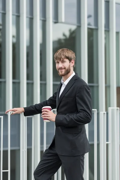 Leende med kaffe — Stockfoto