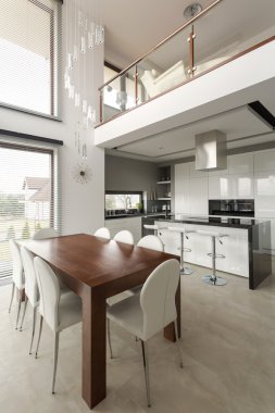 ahşap yemek masası