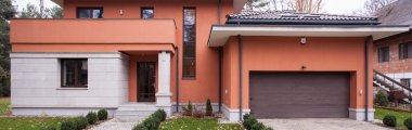 Bir garaj ile çağdaş ev