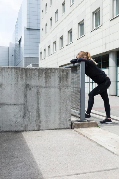 Müde Dame nach dem Training — Stockfoto