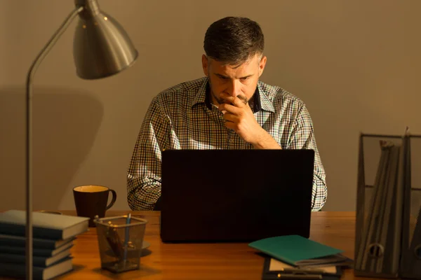 Mature man working at home — Stock Photo, Image
