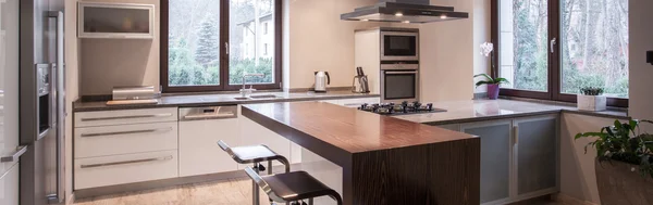 Cozinha elegante contemporânea — Fotografia de Stock