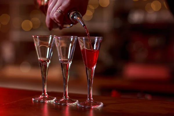 Soft drink being poured — Stock Photo, Image